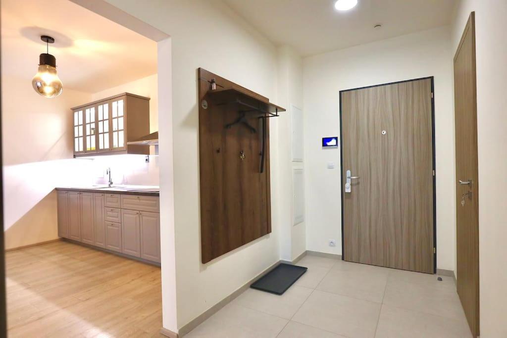Modern Apartment • Garden • Near The City Center 布拉格 外观 照片