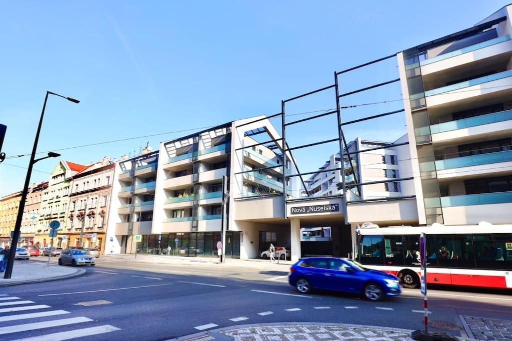Modern Apartment • Garden • Near The City Center 布拉格 外观 照片