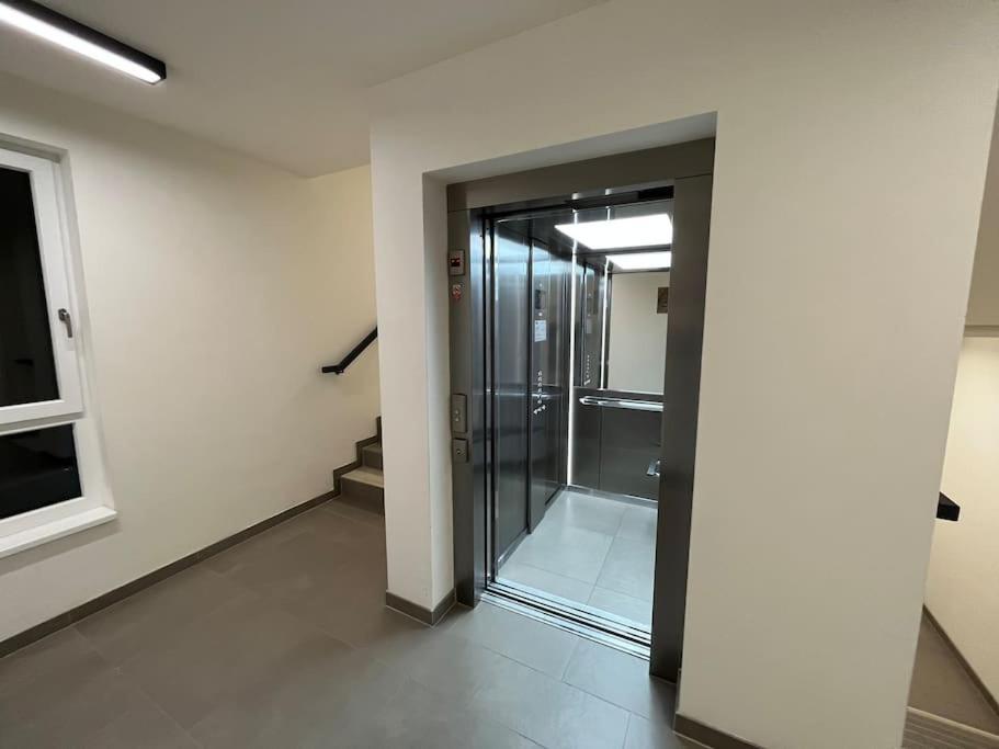 Modern Apartment • Garden • Near The City Center 布拉格 外观 照片