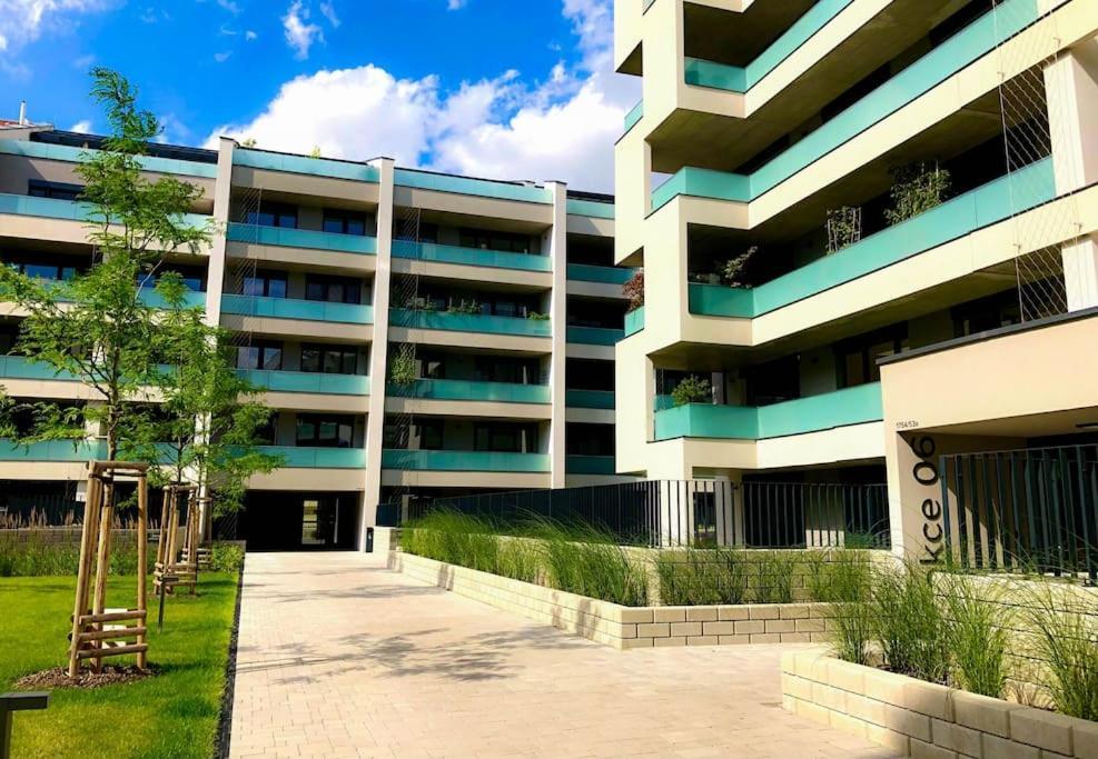 Modern Apartment • Garden • Near The City Center 布拉格 外观 照片